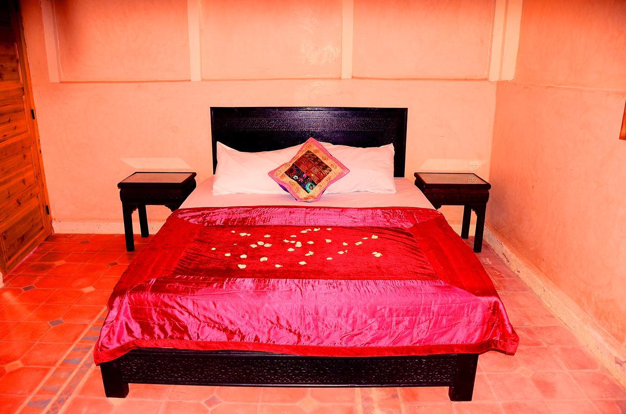Hotel Latifa House Sbiti Esterno foto